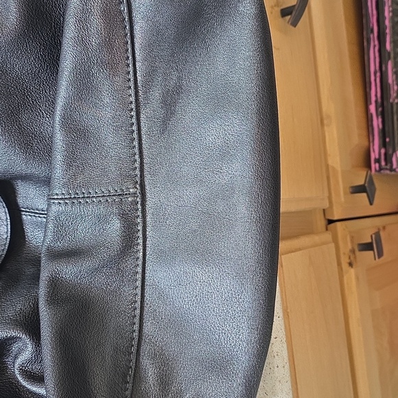 Elegant Black Leather Women's Bag - Picture 17 of 17